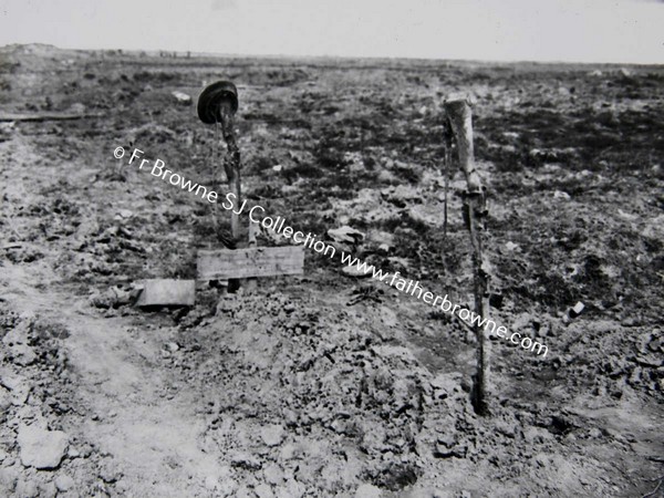 WORLD WAR 1 GRAVE OF IRISH SOLDIER INSCRIBED BY W.DOYLE 